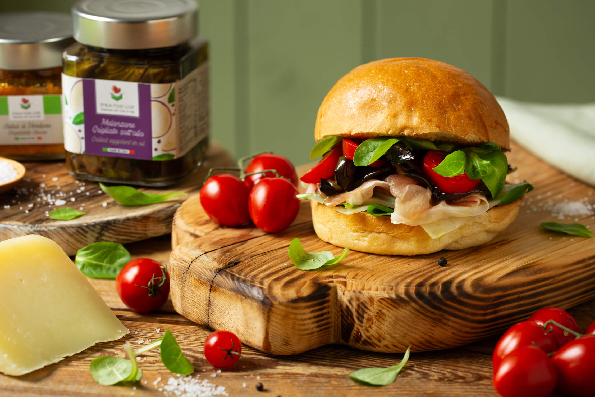 BUN with vegetable sauce, pecorino cheese, Parma ham and eggplant in oil